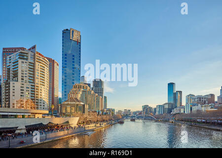 Centre-ville, d'Horizon, skyscrappers à la rivière Yarra, Melbourne, Victoria, Australie Banque D'Images