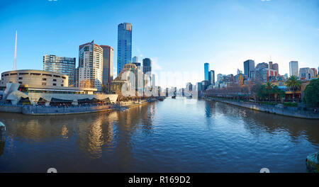 Centre-ville, d'Horizon, skyscrappers à la rivière Yarra, Melbourne, Victoria, Australie Banque D'Images