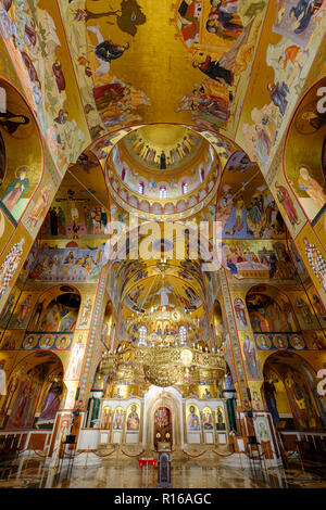 L'intérieur, la cathédrale de la résurrection orthodoxe serbe, Saborni Hram Hristovog Vaskrsenja, Podgorica, Monténégro Banque D'Images