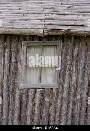 CAPE RANDOM, Terre-Neuve, Canada - fenêtre de cabine, Random Passage cinéma, réplique d'un village de pêcheurs. Banque D'Images