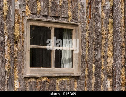 CAPE RANDOM, Terre-Neuve, Canada - fenêtre de cabine, Random Passage cinéma, réplique d'un village de pêcheurs. Banque D'Images