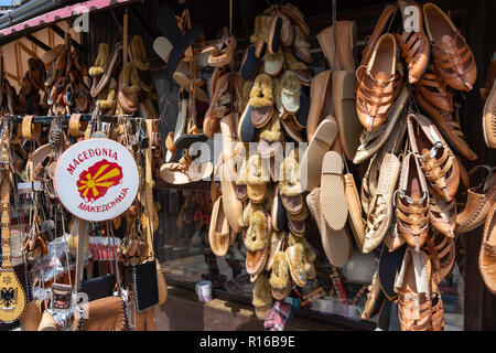 Magasin de chaussures en cuir, le vieux bazar, Skopje, Skopje, République de Macédoine du Nord Banque D'Images