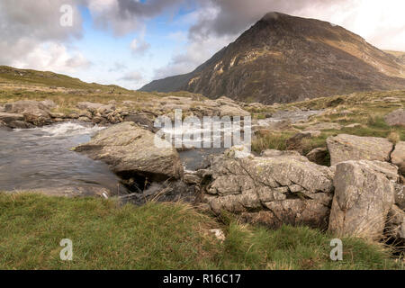 Pen An Wen Ole prises de Llyn Idwal, Parc National de Snowdonia, Pays de Galles Banque D'Images