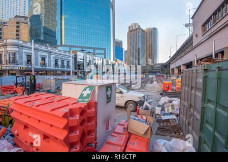 Avec bien terminer la construction, le câblage et la pose des rails lumière commence à la section de Circular Quay Sydney le nouveau réseau de train léger sur rail Banque D'Images