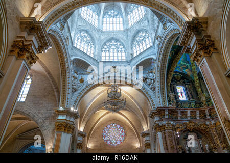 Valencia, Espagne - Octuber 14, 2016 : vue vers le haut de la lanterne octogonale de la Cathédrale Banque D'Images