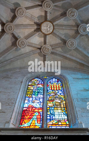 Valencia, Espagne - Octuber 14, 2016 : vue vers le haut du plafond et les fenêtres du couloir de la Cathédrale Banque D'Images