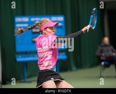 Shrewsbury, Shropshire, au Royaume-Uni. 9 novembre, 2018. Ecosse de Maia Lumsden battant Greet Minnen de Belgique, 6-4, 4-6, 6-4 pour atteindre la finale de la GO Tennis Pro-Series Shrewsbury, vendredi 9 novembre 2018. La demi-finale a été joué au Club de Shrewsbury Shrewsbury, Shropshire, Angleterre avec la finale le samedi 10 novembre 2018 Crédit : RICHARD DAWSON/Alamy Live News Banque D'Images