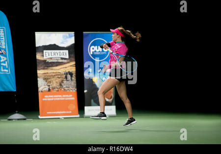 Shrewsbury, Shropshire, au Royaume-Uni. 9 novembre, 2018. Ecosse de Maia Lumsden battant Greet Minnen de Belgique, 6-4, 4-6, 6-4 pour atteindre la finale de la GO Tennis Pro-Series Shrewsbury, vendredi 9 novembre 2018. La demi-finale a été joué au Club de Shrewsbury Shrewsbury, Shropshire, Angleterre avec la finale le samedi 10 novembre 2018 Crédit : RICHARD DAWSON/Alamy Live News Banque D'Images