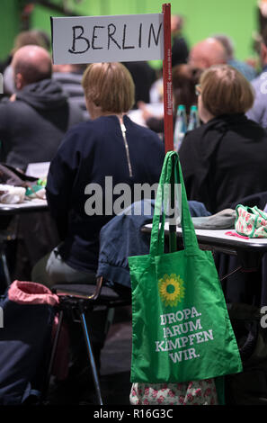 Leipzig, Allemagne. 09Th Nov, 2018. Les délégués de l'Alliance 90/Suivez la 43e Conférence des délégués fédéraux dans la région de Leipzig. Le congrès du parti se concentrera sur l'adoption du programme pour les élections européennes et l'élaboration de la liste fédérale des verts pour les élections européennes. Credit : Hendrik Schmidt/dpa-Zentralbild/ZB/dpa/Alamy Live News Banque D'Images