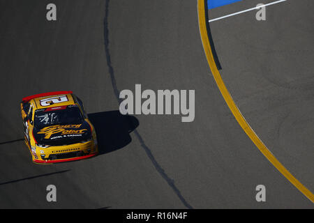 Avondale, Arizona, USA. Nov 9, 2018. Daniel Hemric (21) tient à la voie à la pratique pour la confiance d'effectuer 200 Whelen à l'ISM Raceway à Avondale, Arizona. Crédit : Justin R. Noe Asp Inc/ASP/ZUMA/Alamy Fil Live News Banque D'Images