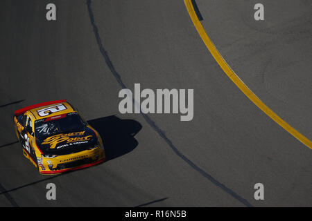 Avondale, Arizona, USA. Nov 9, 2018. Daniel Hemric (21) tient à la voie à la pratique pour la confiance d'effectuer 200 Whelen à l'ISM Raceway à Avondale, Arizona. Crédit : Justin R. Noe Asp Inc/ASP/ZUMA/Alamy Fil Live News Banque D'Images