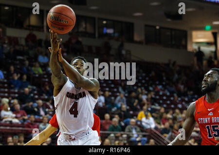 Columbia, SC, États-Unis d'Amérique. Nov 9, 2018. South Carolina Gamecocks guard Tre Campbell (4) lance de la layup dans le match de basket-ball de NCAA de Colonial Life Arena de Columbia, SC. (Scott Kinser/Cal Sport Media) Credit : csm/Alamy Live News Banque D'Images