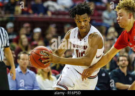 Columbia, SC, États-Unis d'Amérique. Nov 9, 2018. South Carolina Gamecocks guard A.J. Lawson (00) disques durs avec la balle dans le match de basket-ball de NCAA de Colonial Life Arena de Columbia, SC. (Scott Kinser/Cal Sport Media) Credit : csm/Alamy Live News Banque D'Images