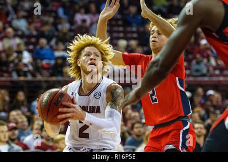 Columbia, SC, États-Unis d'Amérique. Nov 9, 2018. South Carolina Gamecocks guard Hassani Gravett (2) recherche le layup dans le match de basket-ball de NCAA de Colonial Life Arena de Columbia, SC. (Scott Kinser/Cal Sport Media) Credit : csm/Alamy Live News Banque D'Images