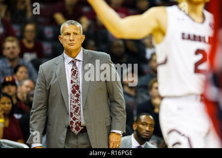 Columbia, SC, États-Unis d'Amérique. Nov 9, 2018. South Carolina Gamecocks entraîneur-chef Frank Martin regarde son infraction dans le match de basket-ball de NCAA de Colonial Life Arena de Columbia, SC. (Scott Kinser/Cal Sport Media) Credit : csm/Alamy Live News Banque D'Images
