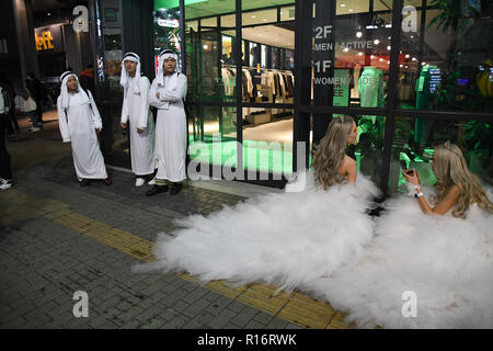 Shibuya, Tokyo, Japon. 1er novembre 2018. Les amateurs d'Halloween dress up sur les costumes au cours de la nuit de Halloween 2018 quartier Shibuya le mercredi, Octobre 31, 2018. Shibuya est devenue la scène principale pour l'Halloween à Tokyo au Japon et continue été un événement d'Halloween dans laquelle des milliers de personnes se réunissent pour montrer leur variété de costumes. Photo par : Ramiro Agustin Vargas Tabares Crédit : Ramiro Agustin Vargas Tabares/ZUMA/Alamy Fil Live News Banque D'Images