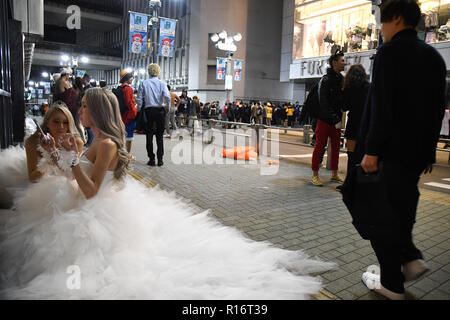 Shibuya, Tokyo, Japon. 1er novembre 2018. Les amateurs d'Halloween dress up sur les costumes au cours de la nuit de Halloween 2018 quartier Shibuya le mercredi, Octobre 31, 2018. Shibuya est devenue la scène principale pour l'Halloween à Tokyo au Japon et continue été un événement d'Halloween dans laquelle des milliers de personnes se réunissent pour montrer leur variété de costumes. Photo par : Ramiro Agustin Vargas Tabares Crédit : Ramiro Agustin Vargas Tabares/ZUMA/Alamy Fil Live News Banque D'Images