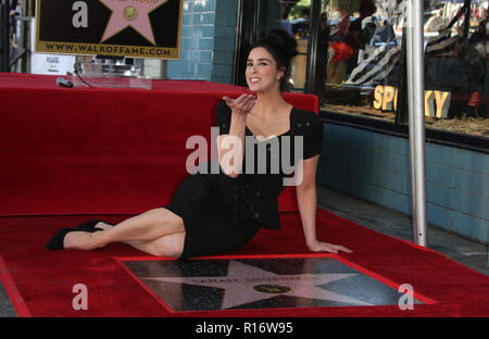 Hollywood, CA. Nov 9, 2018. Sarah Silverman, à Sarah Silverman honoré avec étoile sur le Hollywood Walk of Fame à Hollywood Boulevard, en Californie le 9 novembre 2018. Credit : Faye Sadou/media/Alamy Punch Live News Banque D'Images