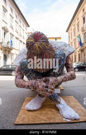 Sculpture de papier dans le salon biennal de Lucques, Toscane Italie Banque D'Images