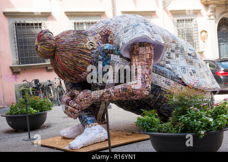 Sculpture de papier dans le salon biennal de Lucques, Toscane Italie Banque D'Images