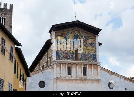 Piazza San Frediano de Lucques, Toscane Italie Banque D'Images