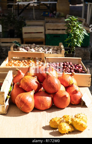 Jour de marché à Belvès, Nouvelle-Aquitaine, France Banque D'Images