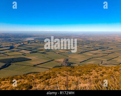 Vue sur le mont Hutt paysage montagneux sur une journée ensoleillée, près de Methven, île du Sud, Nouvelle-Zélande Banque D'Images