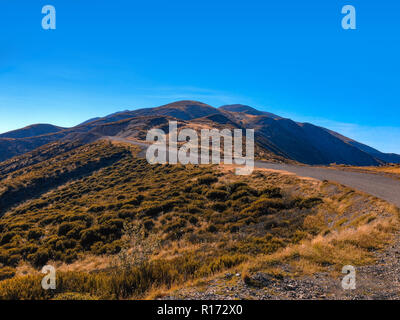 Vue sur le mont Hutt paysage montagneux sur une journée ensoleillée, près de Methven, île du Sud, Nouvelle-Zélande Banque D'Images