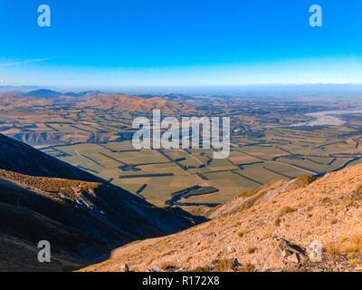 Vue sur le mont Hutt paysage montagneux sur une journée ensoleillée, près de Methven, île du Sud, Nouvelle-Zélande Banque D'Images