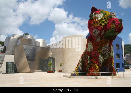 Jeff Koons 'Chiot' à l'extérieur du musée Guggenheim de Bilbao Banque D'Images