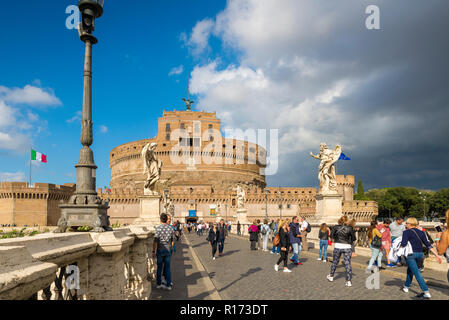 ROME, ITALIE - 26 octobre 2018 : le Mausolée d'Hadrien, généralement connu sous le nom de Castel Sant'Angelo (Château du Saint Ange), Banque D'Images