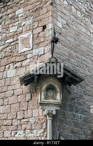 ASSISI, ITALIE - OCTOVER 27, 2018 : l'image de la Vierge Marie dans un coin du centre historique de la ville Banque D'Images