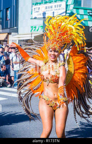 Participant au carnaval Asakusa samba à Tokyo, Japon Banque D'Images