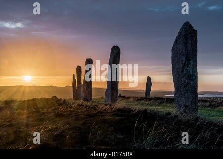 Anneau à Orkney de menhirs néolithiques Shetlands, stone circle, solstice d'été. Banque D'Images