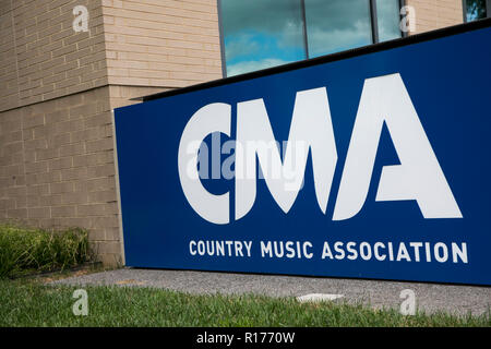 Un logo affiche à l'extérieur du siège de la Country Music Association (CMA) de Nashville, Tennessee, le 9 octobre 2018. Banque D'Images