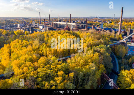 Mine de charbon de Zollverein à Essen, UNESCO World Heritage Site, cokerie Zollverein, site du parc en automne, Banque D'Images