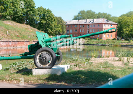 9 août 2018, région de Kaliningrad, Russie, Allemagne, canon ZIS-3 près de la forteresse, citadelle-forteresse de Pillau, XVII siècle, de la guerre nous escomptons Banque D'Images