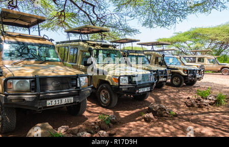 Arusha, Tanzanie - 24 janvier, 2018- Safari véhicules dans le parc national du lac Manyara. Lake Manyara National Park est un parc national situé en Tanzanie Banque D'Images