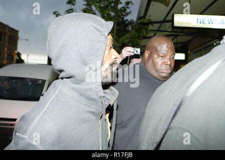 Snoop Dogg arrive à Neverland de nuit pour le lancement de la nouvelle gamme de lunettes de soleil Arnette piror à son concert de Sydney avec Ice Cube le 31 octobre. Sydney, Australie. 30.10.08. Banque D'Images