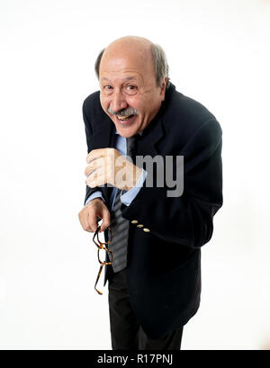 Portrait de l'ancien senior businessman standing et à la smart et couronnée de succès en affaires et la vie des personnes âgées travail isolé concept Banque D'Images