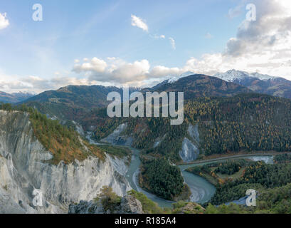 Coucher de soleil sur la Gorge Ruinaulta, dans la vallée du Rhin de la Suisse sur une journée de la fin de l'automne Banque D'Images