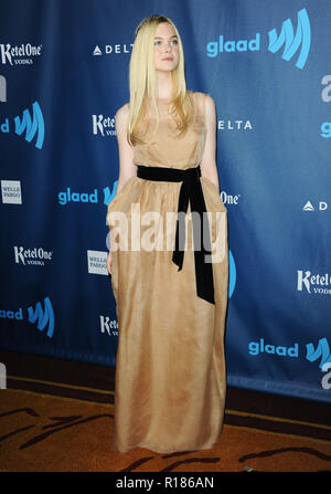 Elle Fanning arrivant à la 24e conférence annuelle de GLAAD Media Awards à l'hôtel JW Marriott. à Los Angeles.Elle Fanning 116 cas à Hollywood Life - Californie, Red Carpet Event, USA, Cinéma, Célébrités, photographie, Bestof, Arts, Culture et divertissement, Célébrités, Mode Topix Meilleur de Hollywood, la vie, événement dans la vie d'Hollywood, Californie - Tapis rouge et en backstage, cinéma, télévision, célébrités, célébrités de la musique, Topix Bestof, Arts, Culture et divertissement, vertical, une seule personne, la photographie, la mode, pleine longueur, enquête 2013 tsuni@Gamma-USA.com , Crédit Tsuni / USA, Banque D'Images