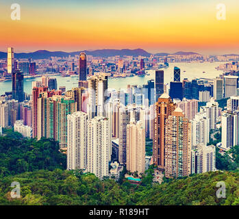 Horizon de Hong Kong au coucher du soleil. Vue depuis le Pic Victoria Banque D'Images