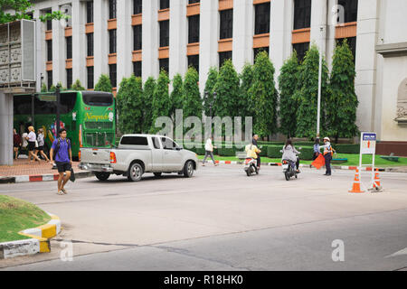 Samut Prakan, Thaïlande - Novembre 9th, 2018 : diriger la circulation dans une université Banque D'Images