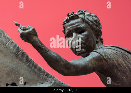 Athènes. La Grèce. L'Artemision Jockey, statue en bronze d'un cheval et le jeune jockey, du ca. 140 av. J.-C. Musée National Archéologique d'Athènes. La st Banque D'Images