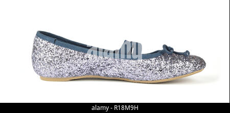 Ballerine bleu silver Shimmer chaussure basse isolated on white Banque D'Images