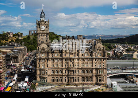 Hotel Balmoral et de Princes Street, dans le soleil d'été, Édimbourg, Écosse Banque D'Images