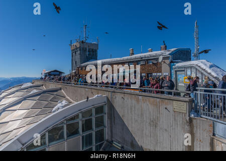 Münchener Haus, Zugsptize, plus haut sommet, Garmisch-Partenkirchen, Wetterstein Gebirge ou du Wetterstein, dans les Alpes, Bavaria, Germany, Europe Banque D'Images