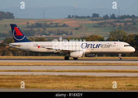 Stuttgart, Allemagne - Été 2018 : un avion à l'aéroport de Stuttgart Banque D'Images