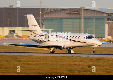 Stuttgart, Allemagne - Été 2018 : un avion à l'aéroport de Stuttgart Banque D'Images